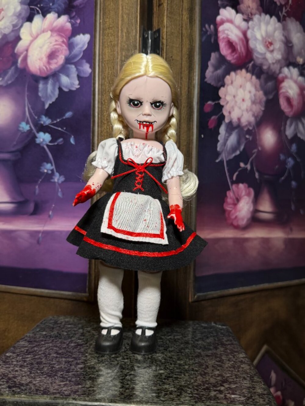 Living Dead Dolls Gretel Scary Tales Vol 3 Mezco 93880 Coffin LDD